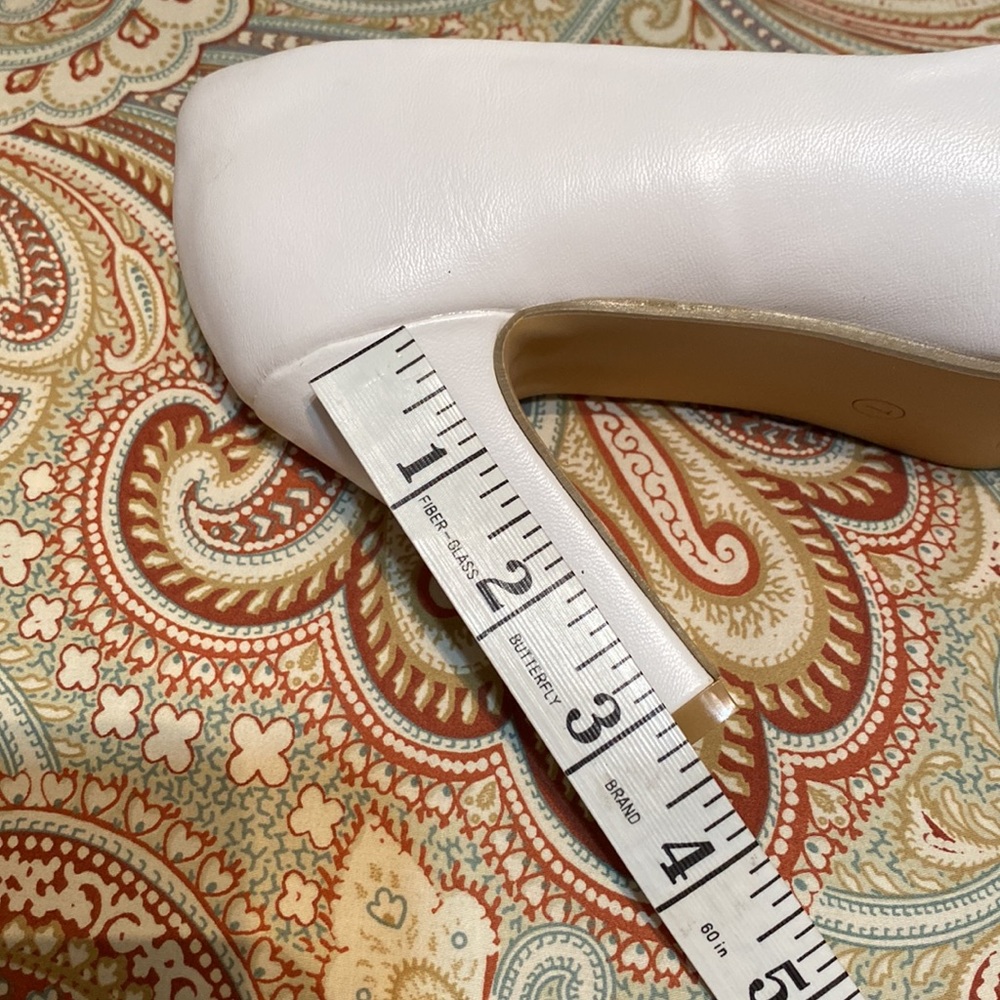 Trary White Round Toe High Heel Pumps - Picture 4 of 9